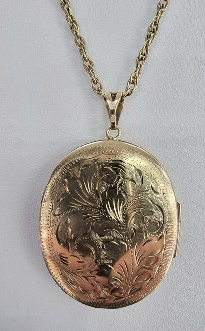 9ct Gold Chain With Large Locket 24