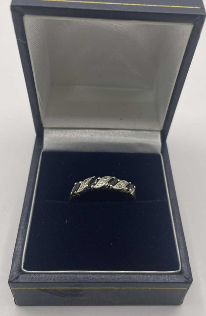 9ct gold ring with clear and black stones