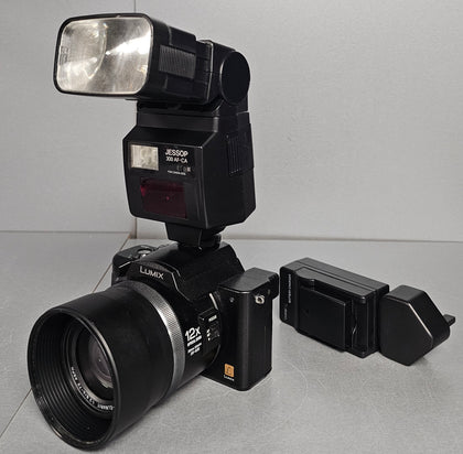 Panasonic Lumix DMC-FZ10 = Jessop 300 AF-CA Flash