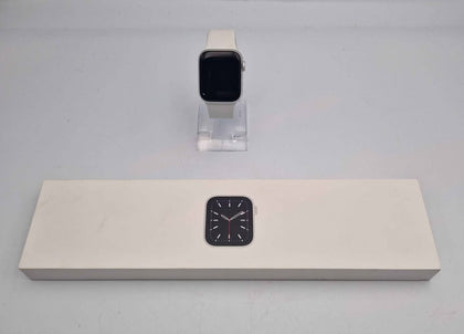 Apple Watch Series 6 - 40mm - Silver Aluminium w/ White Sport Band (GPS)