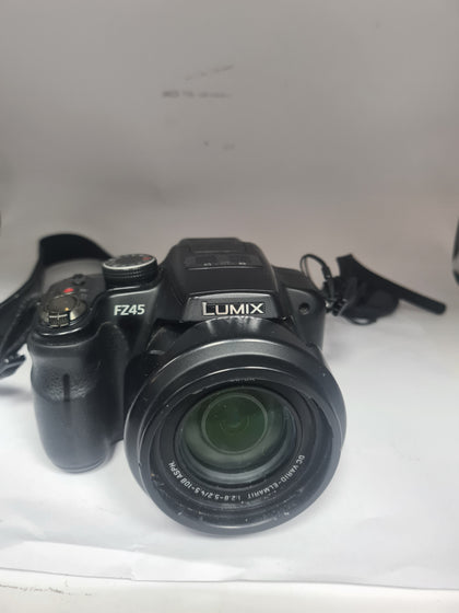 Panasonic Lumix FZ45 14M with case, wire and battery charger