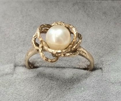 9ct gold ring with Pearl Size M