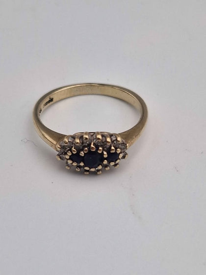 9ct Yellow Gold Cluster Ring With CZ Stones - Size O - 2.43 Grams
