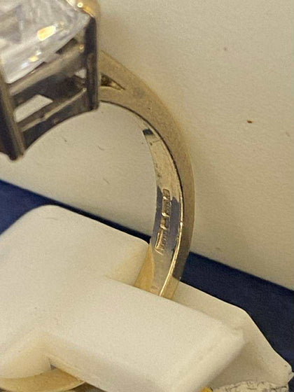 9ct Gold Ring (Size P) Apx 4.6g