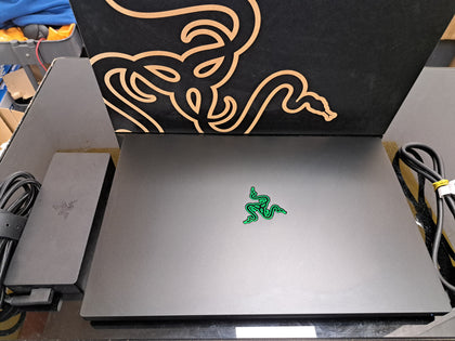 Razer Blade 15 - i7-10750H - 16GB RAM - 512GB SSD - RTX3060 - 15