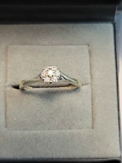 9ct White Gold Ring with Clear Stones - 3.11G - Size O. Hallmarked