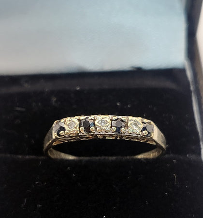 9Ct - Beautiful Yellow Gold No 1 Mum Ring With Clear And Black stone - 1.45g - size P - Hallmarked