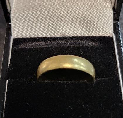 18CT - Yellow Gold Band Ring - 3.87g - Size Q. Hallmarked