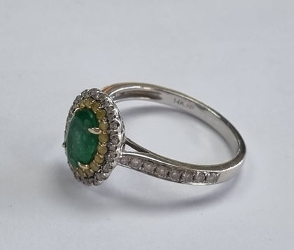 14ct gold ring diamond/green stone size S