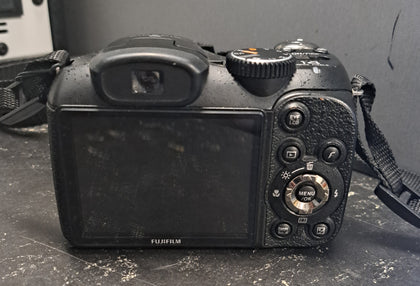 ** January Sale  **  Fujifilm Finepix Camera S2960