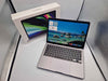 **DEAL** MacBook Pro 17,1 - M1 (8-CPU 8-GPU) - 8GB Ram - 256GB SSD - 13" LED Screen - Space Grey