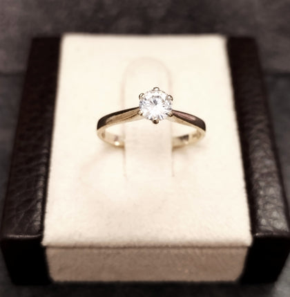9ct White Gold Solitaire Ring - Size L