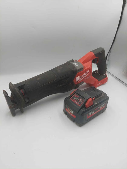 Milwaukee M18-ONEFSZ, Fuel Brushless, Cordless Sawzall Reciprocating Saw With 5.5Ah Battery