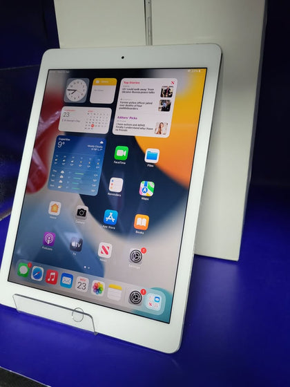 Apple iPad Air 2nd Gen (A1567) 9.7” 64GB - Silver, Unlocked