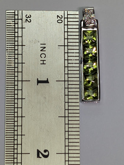 18ct White Gold Diamond/Green Stone Pendant