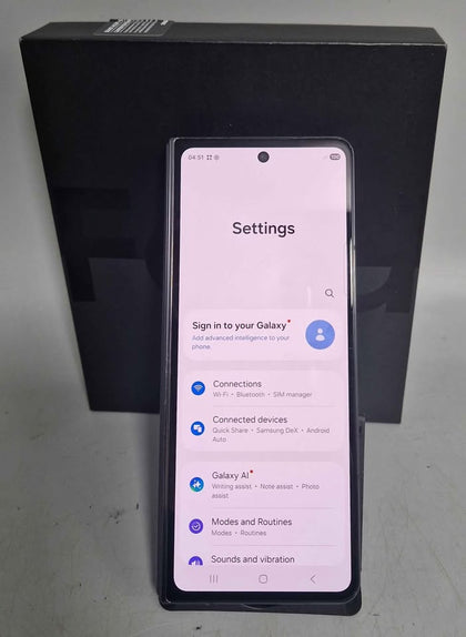 **FAULTY** Samsung Galaxy Z Fold4 256GB Phantom Black, Unlocked  SPARES/REPAIRES  *faulty Inner Screen*