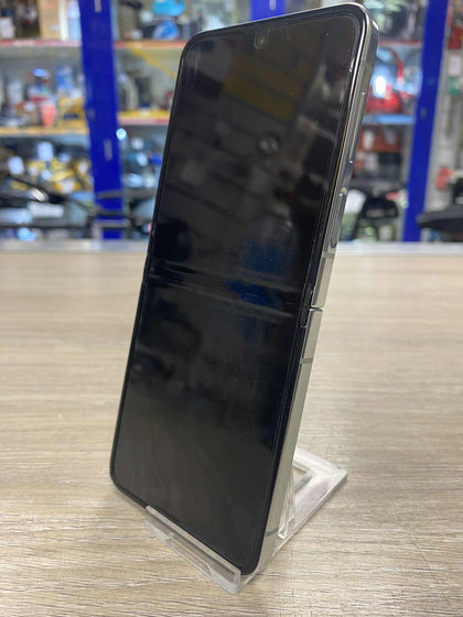 Samsung Galaxy Z Flip5 - 256gb (GRADE C)