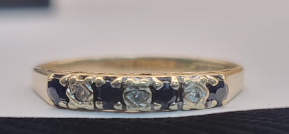 9Ct - Beautiful Yellow Gold No 1 Mum Ring With Clear And Black stone - 1.45g - size P - Hallmarked