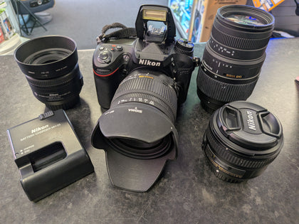 Nikon D7100 dslr Camera With 4 x Lenses Plus Carry Case