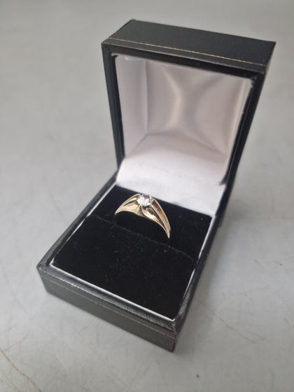 9ct Gold Ring 375 Size R 3.1G