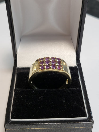 9ct Yellow Gold Ring with Purple Stones - Size Z - 7.26g