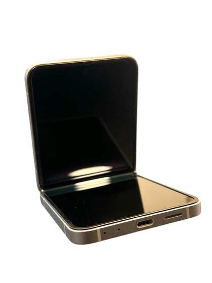 Samsung Galaxy z Flip6 - 256 GB - Silver Shadow