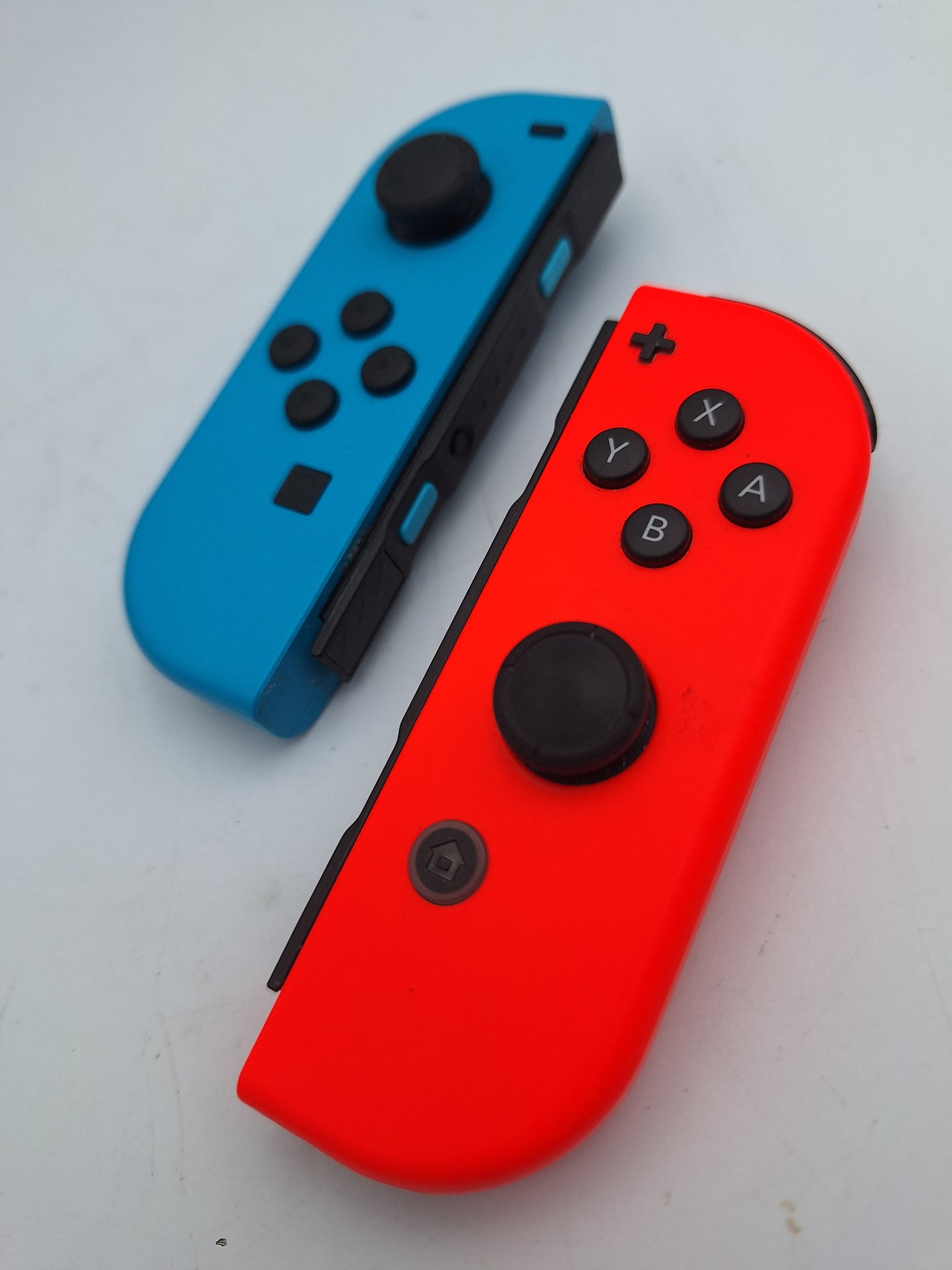 Nintendo Switch 32GB handheld gaming console with red/blue joy