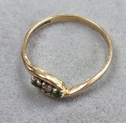 9ct Gold RingClear/green Stones Size M1/2