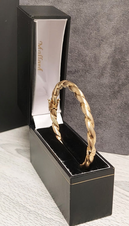 9ct Yellow Gold Ladies Hinged Bangle 63.5mm inside diameter -4-5mm width
