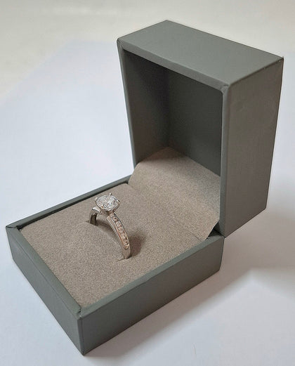 9 Carat White Gold Ring Size  R/S