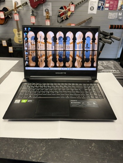 GIGABYTE Gaming Laptop .