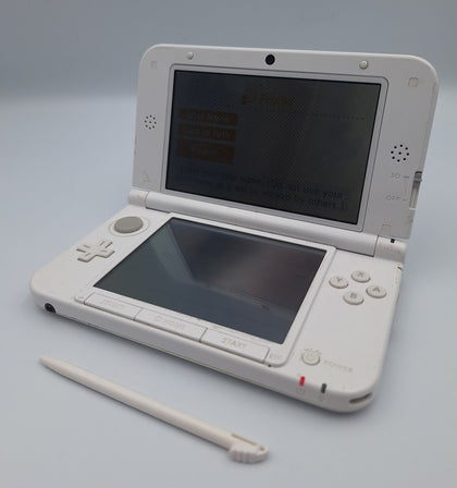 Nintendo 3DS XL handheld Console silver with original pen and charger unboxed