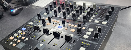 Behringer DIGITAL PRO MIXER DDM4000 Digital DJ Mixer