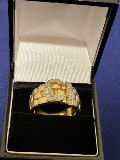 9ct Yellow Gold Buckle Ring with Clear Stones. - Size S - 11.15g