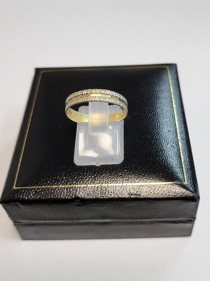 9ct Yellow Gold Band Ring with Clear Stones - Size R - 1.12g - Hallmarked
