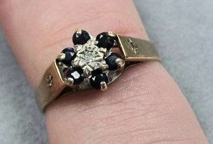 9ct Gold Ring Damaond and Dark Blue Stones Size K