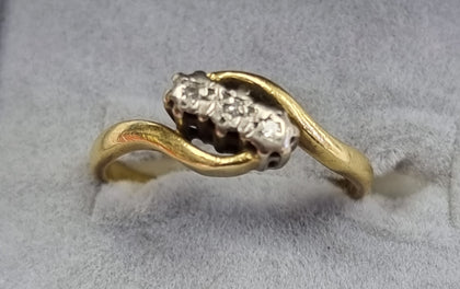 18ct Gold Diamond Ring size M
