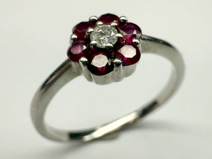 9ct White gold flower ring size Q 1/2