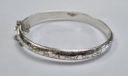 SILVER PATTERNED BANGLE LEYLAND