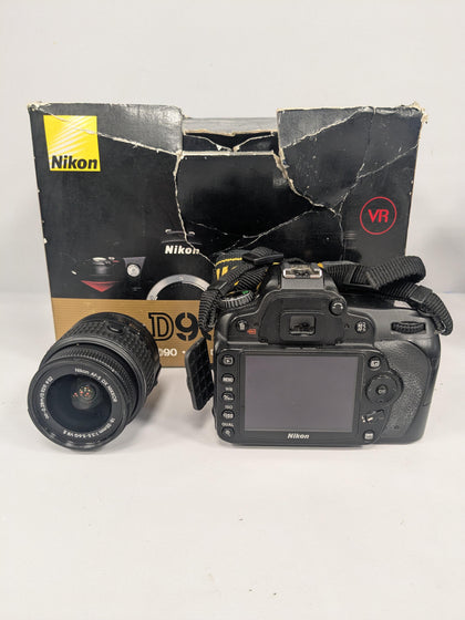 Nikon D90 12.3MP Digital SLR Camera with Nikon DX VR18-55mm