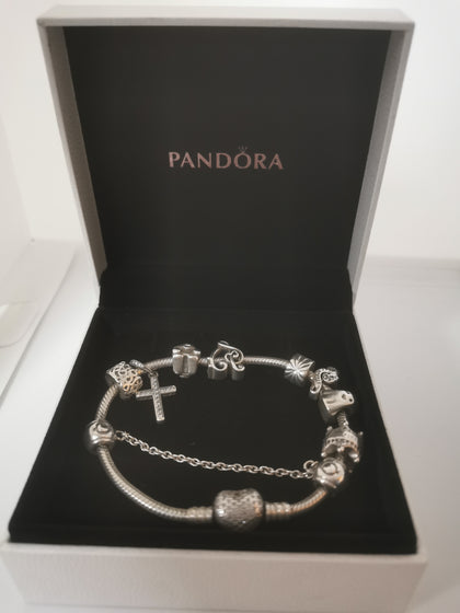 Pandora Bracelet with 8 charms 64.61G Hallmarked 925 ALE