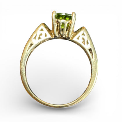 9ct Yellow Gold Peridot Ring - Size O - 2g