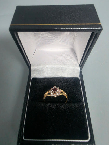 9ct GOLD RING RED STONE 375 2.2G Size L