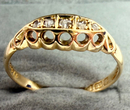18ct gold ring with stones size P