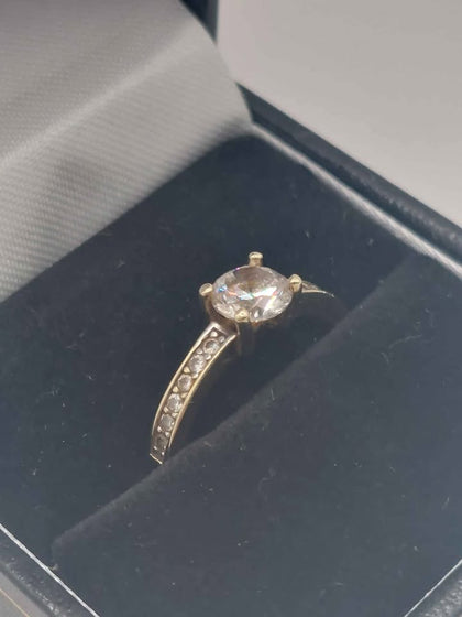 (9ct Hallmarked&Tested), 2g Gold Ring With CZ Stones, Size P