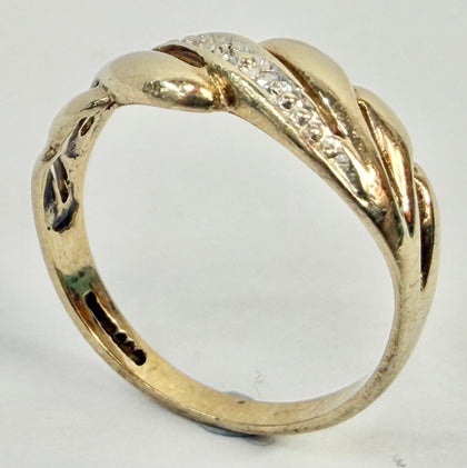 9ct yellow gold cluster ring size M 1/2