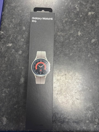 Samsung Galaxy Watch 5 Pro - Boxed - Charger - Wifi - GPS - 45mm