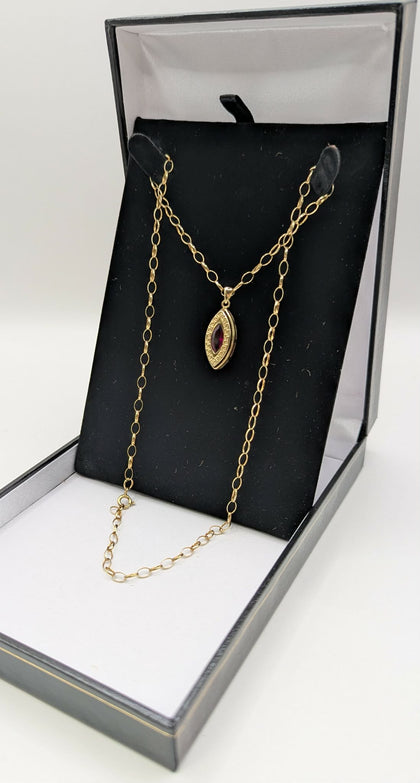 9CT 375 HALLMARKED, YELLOW GOLD, MARQUISE PENDANT ON OVAL LINK CHAIN, 20
