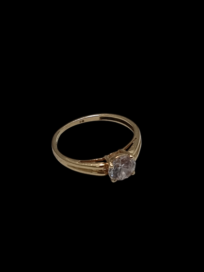 9CT Yellow Gold Ring With CZ Stone - 1.28 Grams - Size N