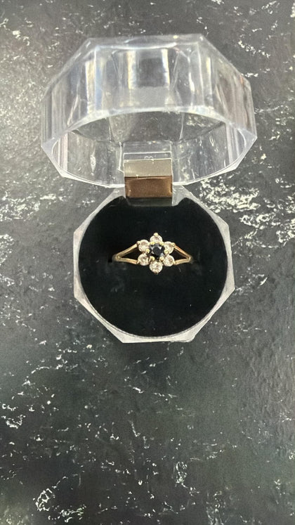 9ct Daisy cluster set with c.z